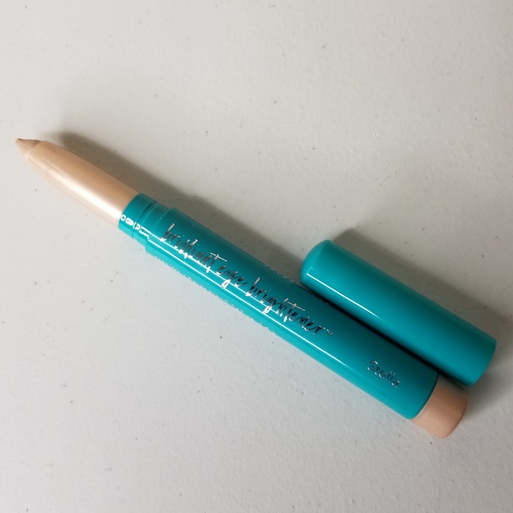 Thrive Brilliant Eye Brightener in Stella